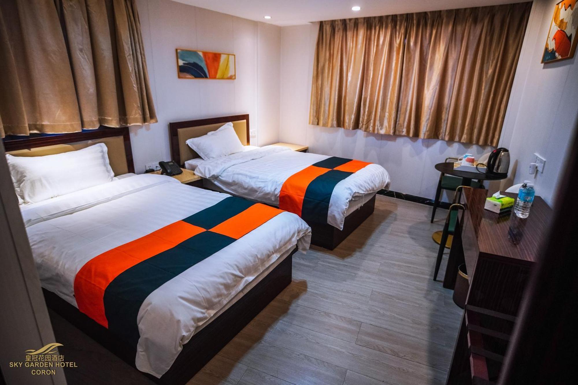 Sky Garden Hotel Корон Екстериор снимка