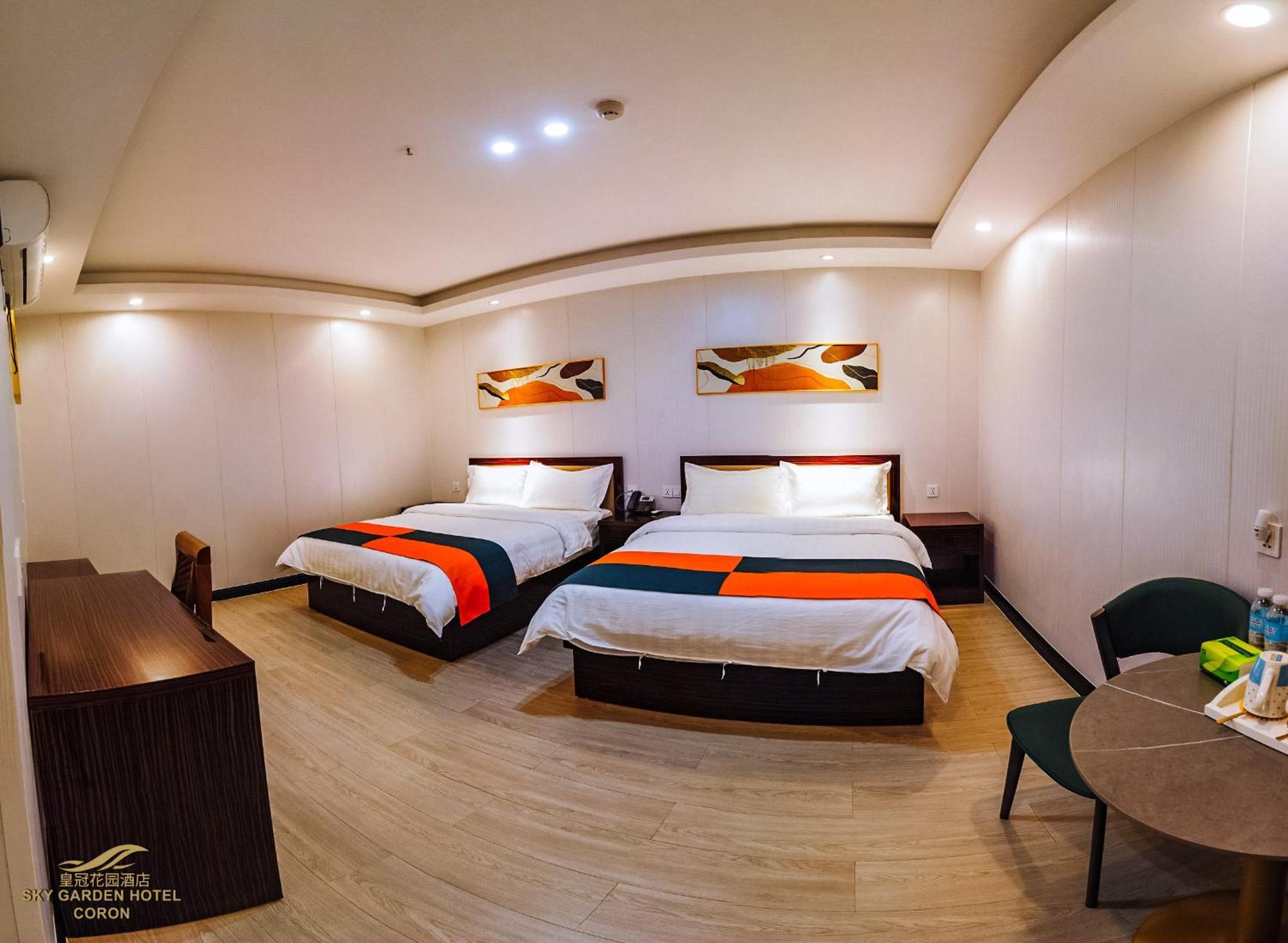 Sky Garden Hotel Корон Екстериор снимка