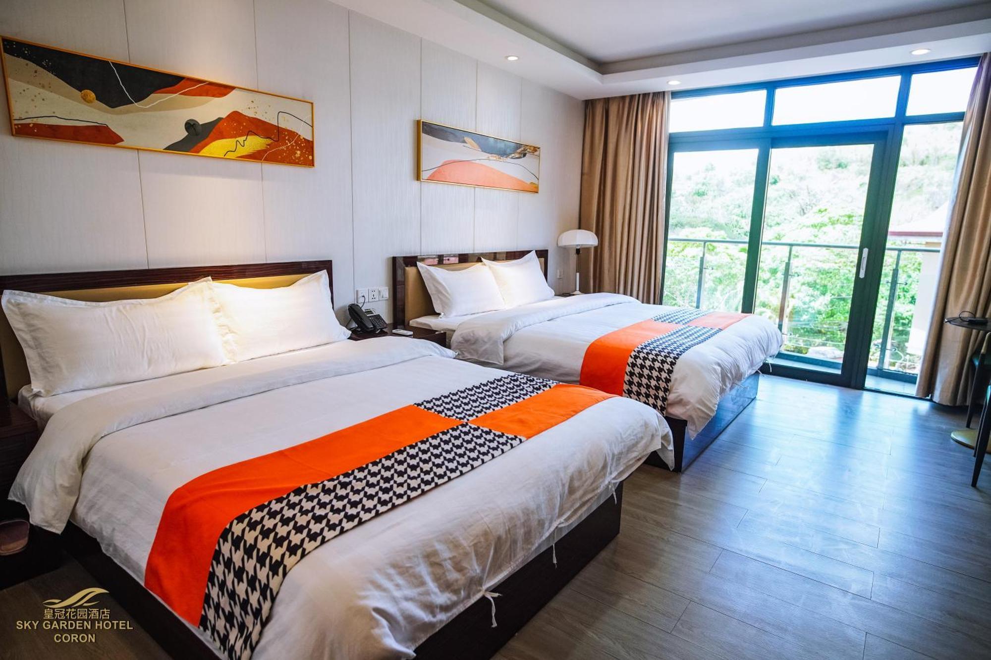 Sky Garden Hotel Корон Екстериор снимка