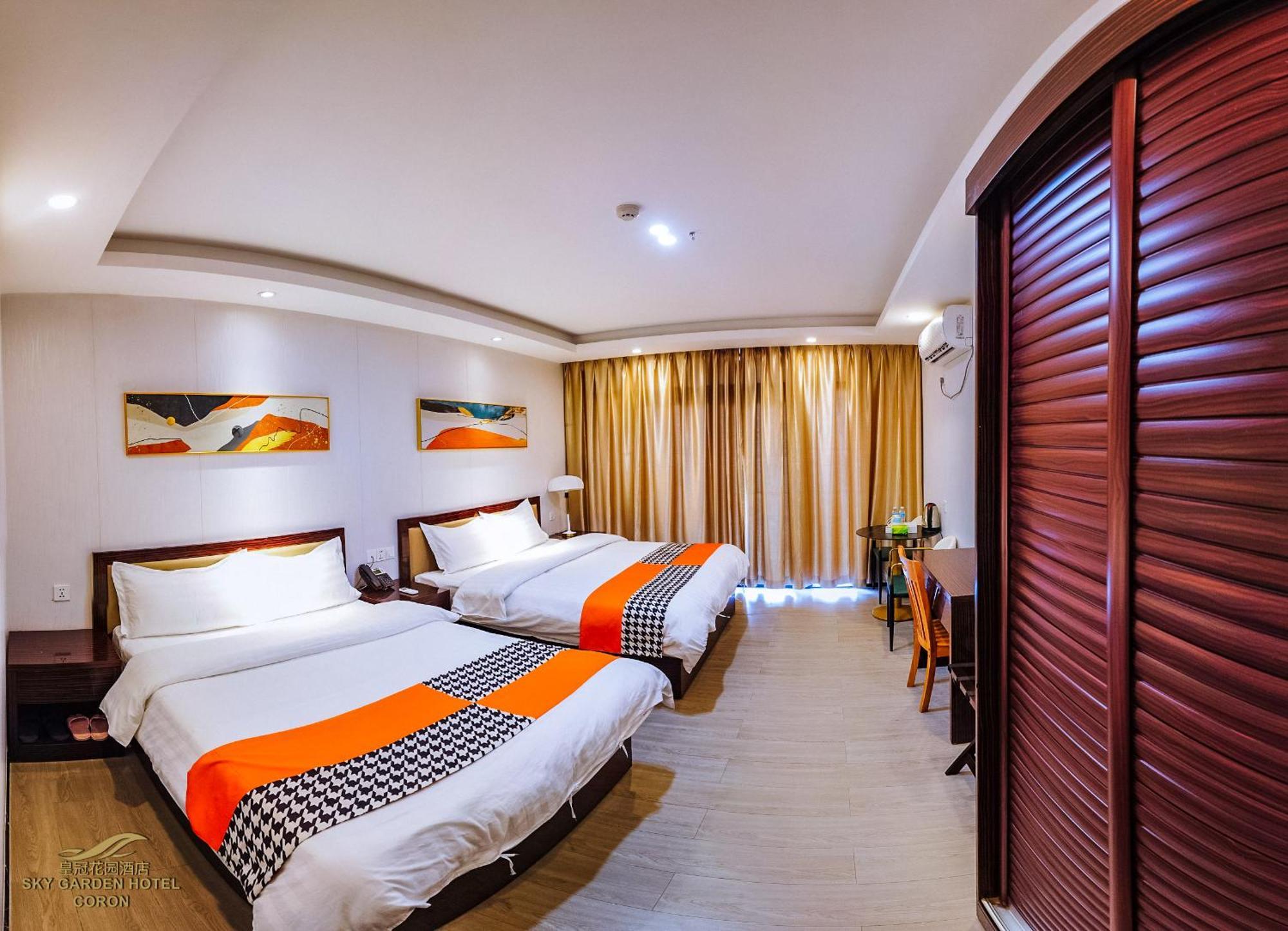 Sky Garden Hotel Корон Екстериор снимка