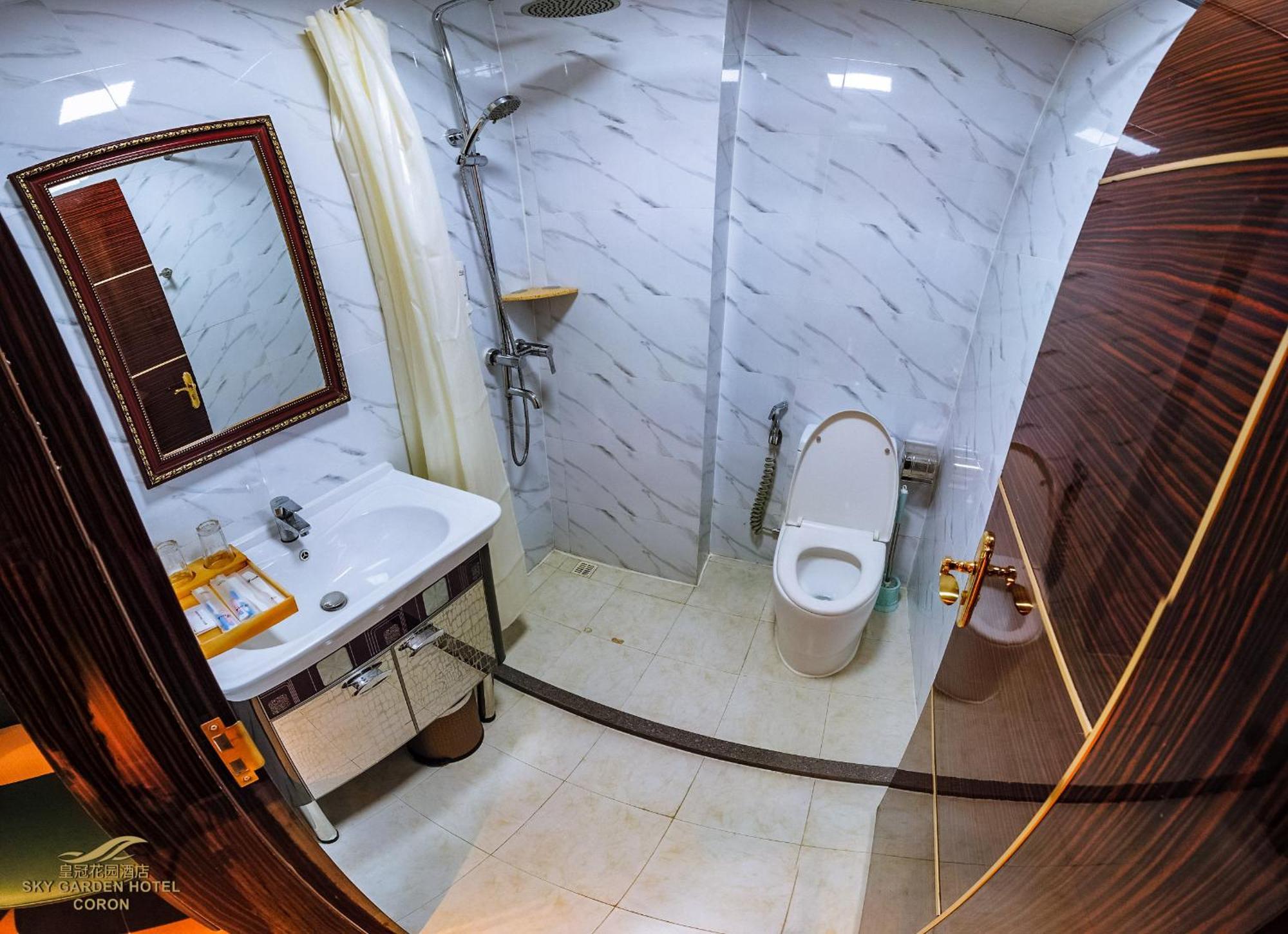 Sky Garden Hotel Корон Екстериор снимка