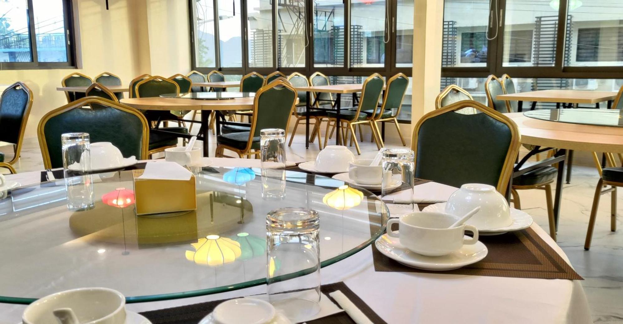 Sky Garden Hotel Корон Екстериор снимка